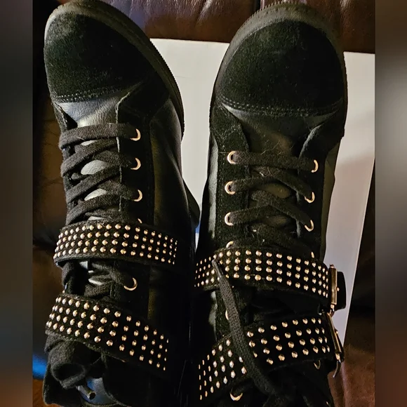 Aldo Verratto-96 wedge boots size 7.5 Used black with gold studs - Picture 2 of 12